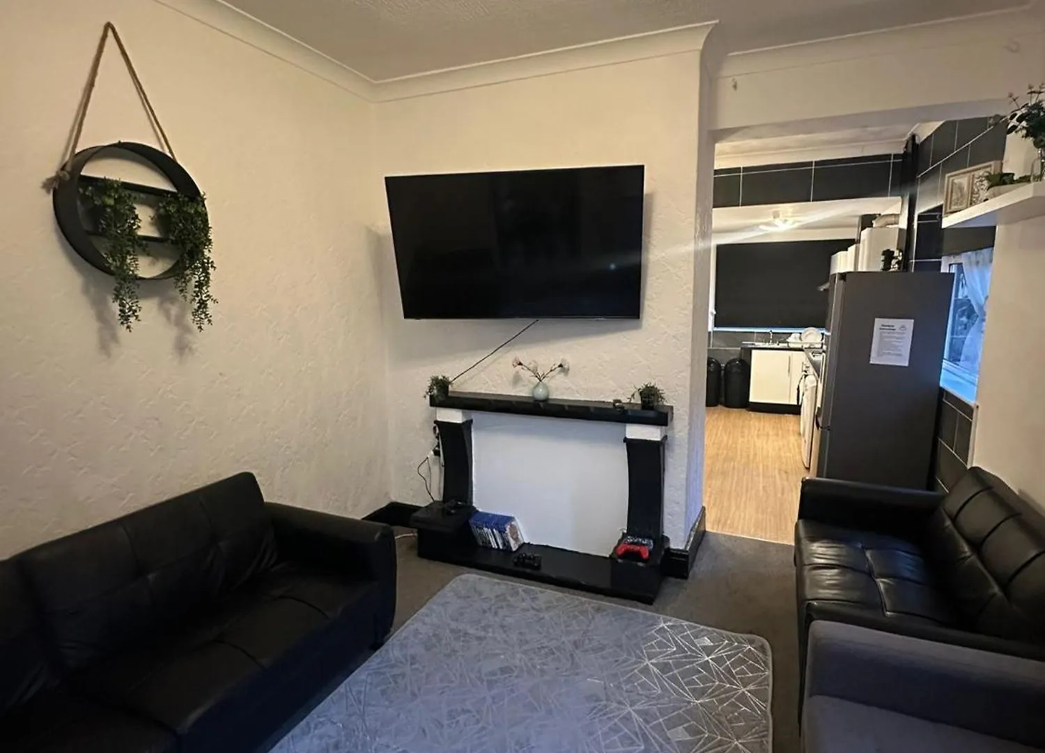 4 Bed House With Garden And Hot Tub - Near City Centre Cardiff 0*,  United Kingdom