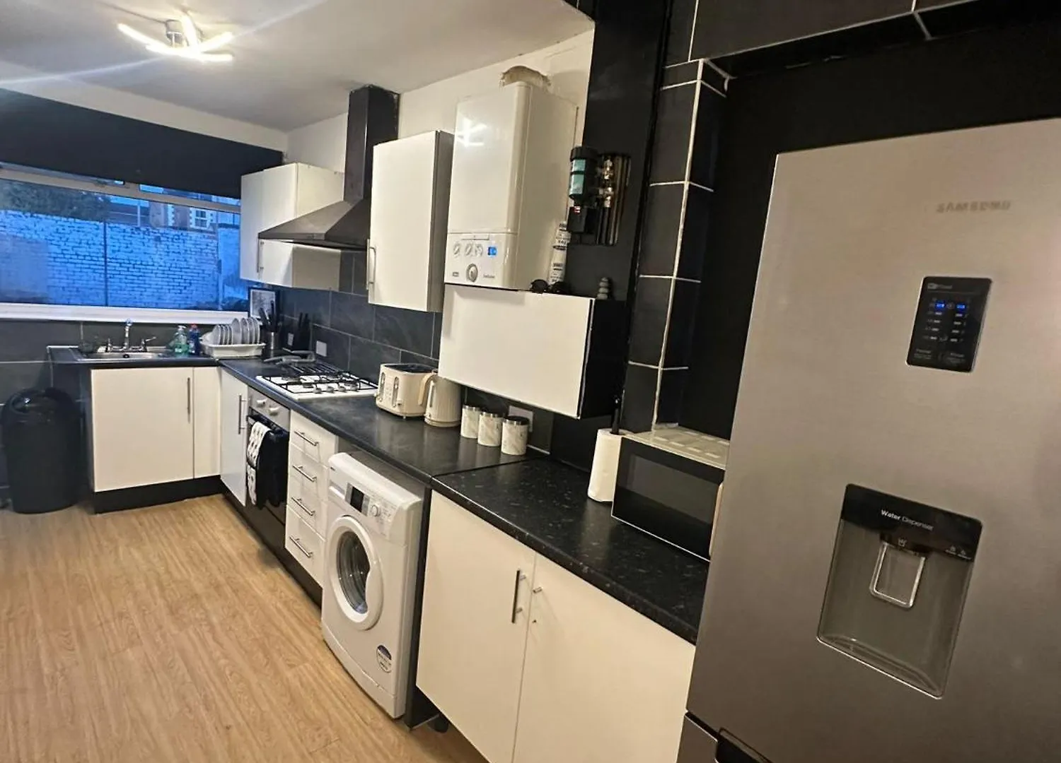 4 Bed House With Garden And Hot Tub - Near City Centre Cardiff Holiday home