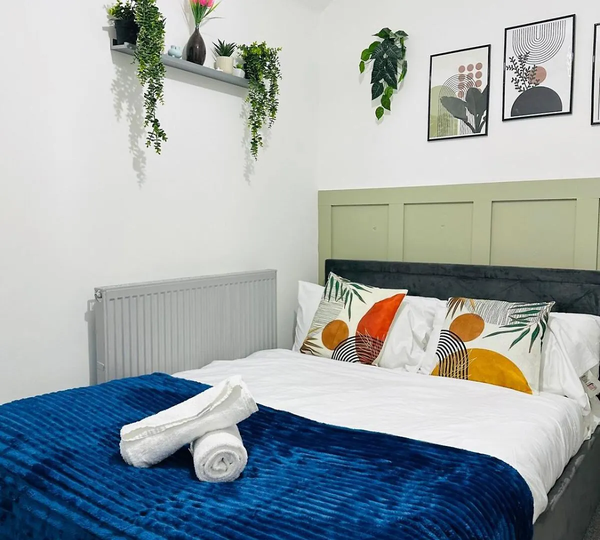 Holiday home 4 Bed House With Garden And Hot Tub - Near City Centre Cardiff