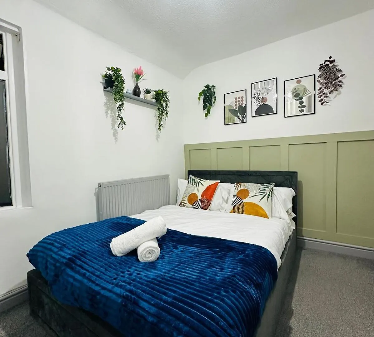 Holiday home 4 Bed House With Garden And Hot Tub - Near City Centre Cardiff