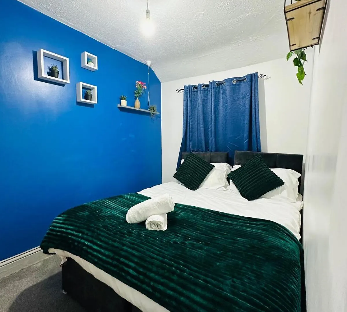 4 Bed House With Garden And Hot Tub - Near City Centre Cardiff 0*,