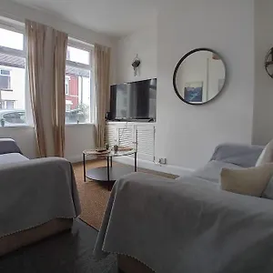 Holiday home Large Family Location 3 Double Bedrooms And 1 Single Bedroom, Cardiff