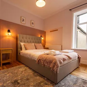 Holiday home Large In Cardiff's Center - 14 Beds, Cardiff