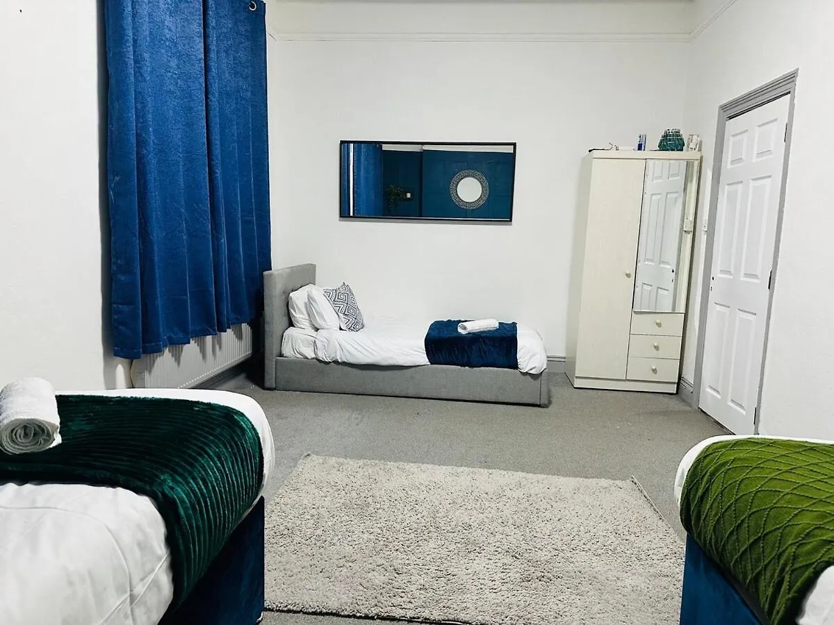 4 Bed House With Garden And Hot Tub - Near City Centre Cardiff 0*,  Storbritannien