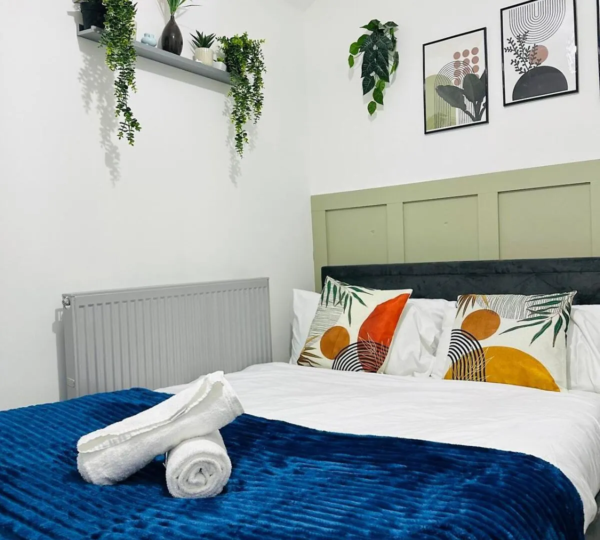 4 Bed House With Garden And Hot Tub - Near City Centre Cardiff 0*,  United Kingdom
