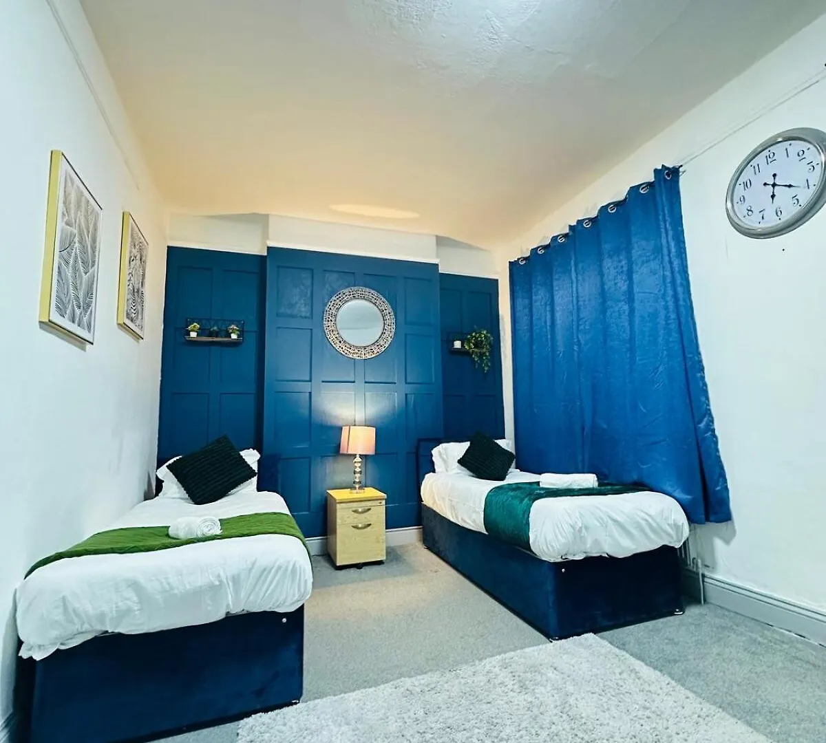 Holiday home 4 Bed House With Garden And Hot Tub - Near City Centre Cardiff