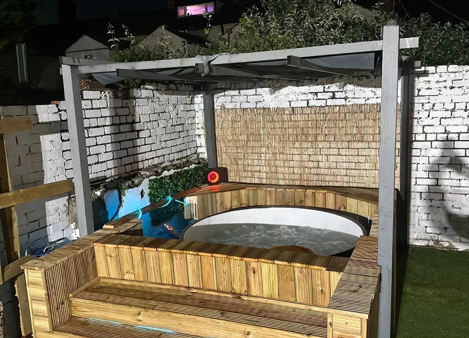 Semesterbostad 4 Bed House With Garden And Hot Tub - Near City Centre Cardiff