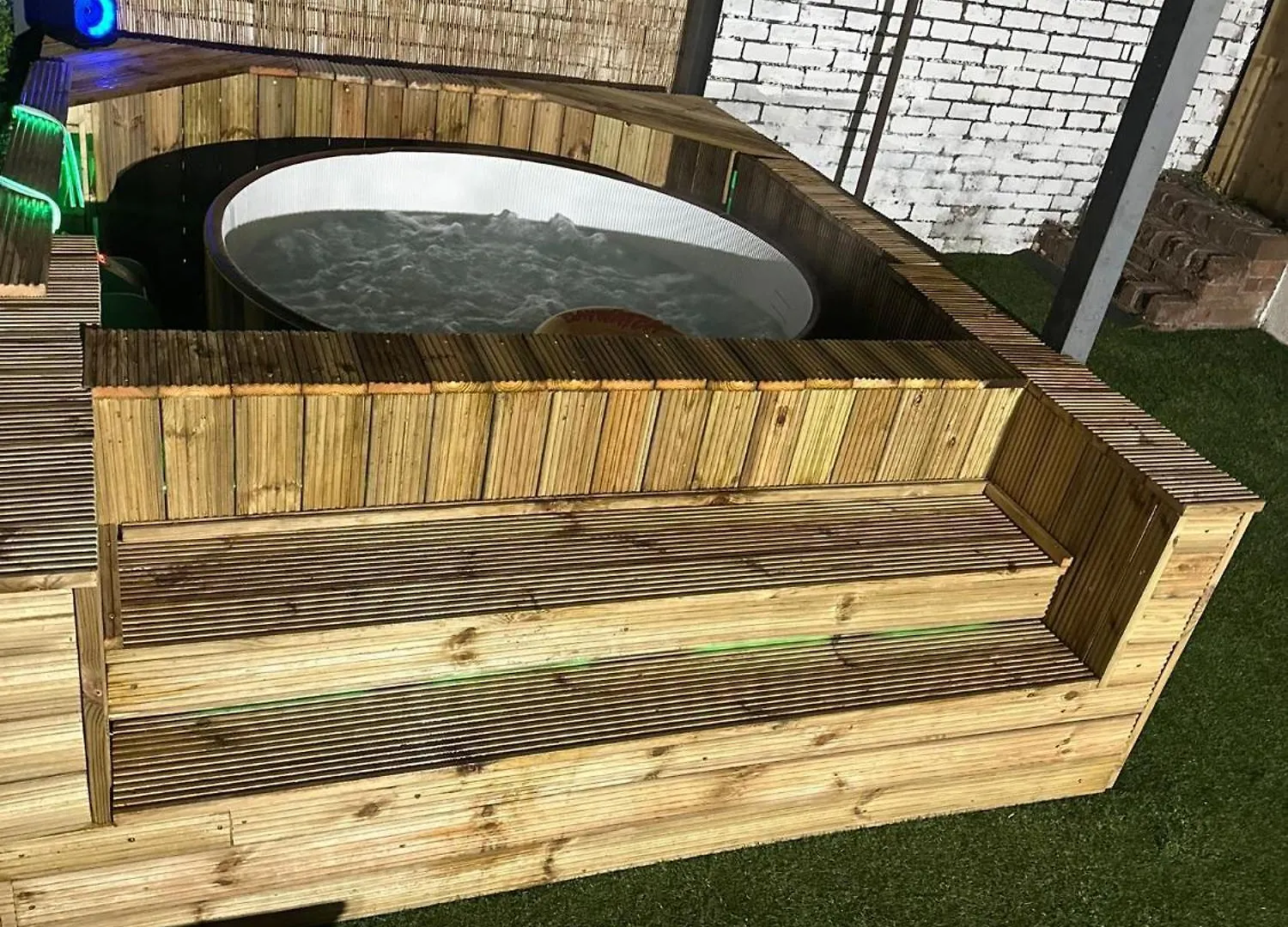 4 Bed House With Garden And Hot Tub - Near City Centre Cardiff 0*,