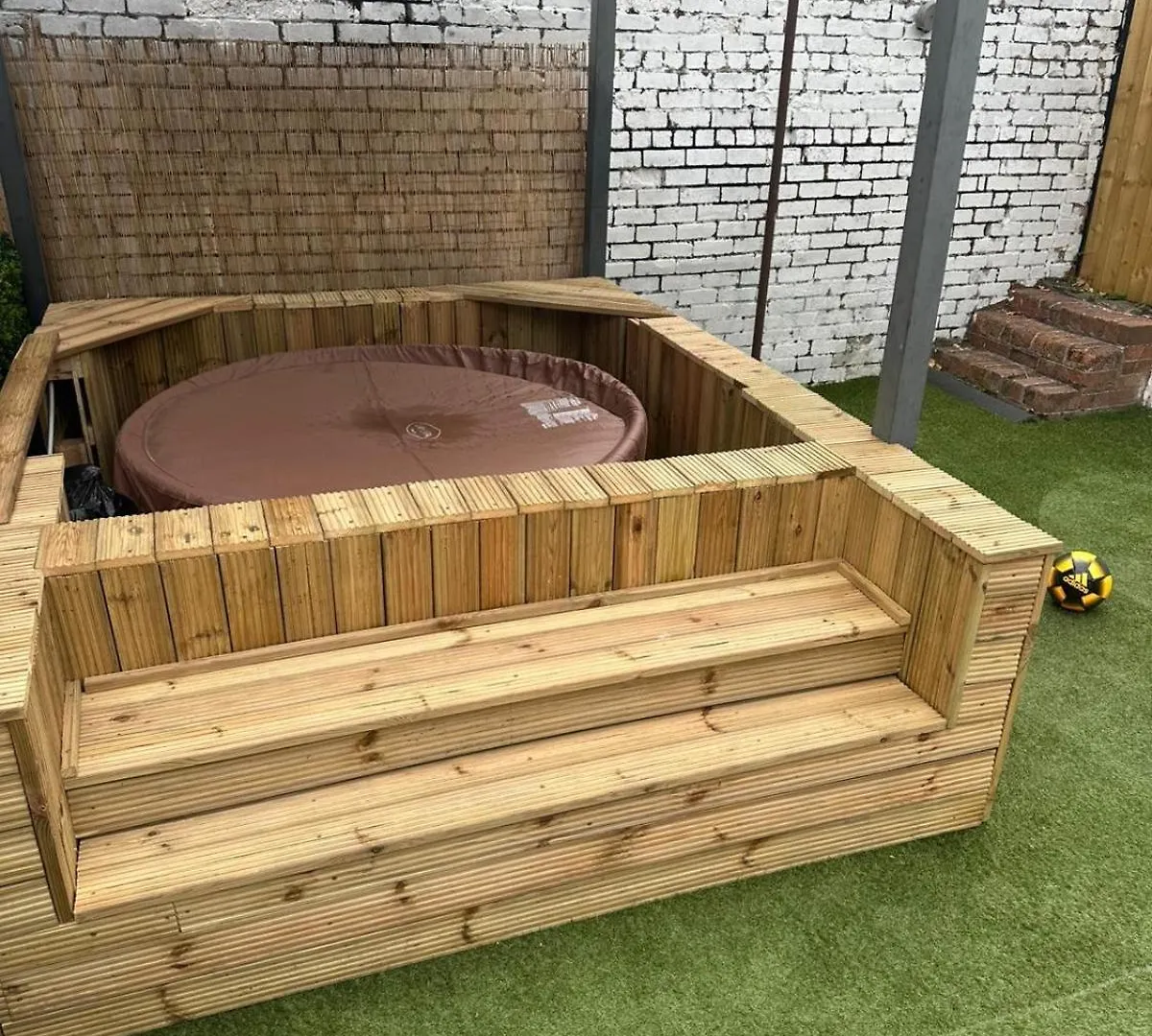 4 Bed House With Garden And Hot Tub - Near City Centre Cardiff
