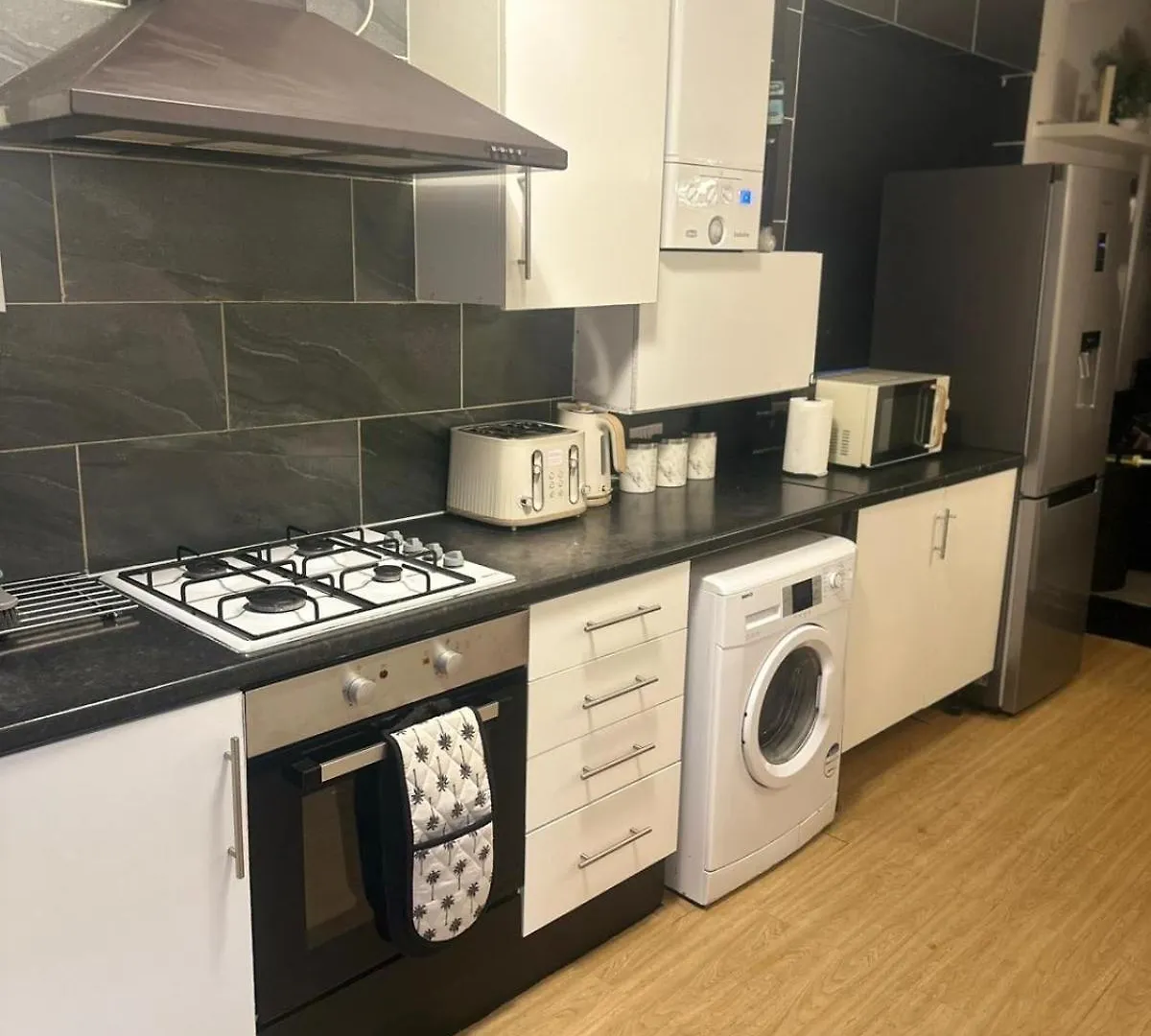 4 Bed House With Garden And Hot Tub - Near City Centre Cardiff Semesterbostad