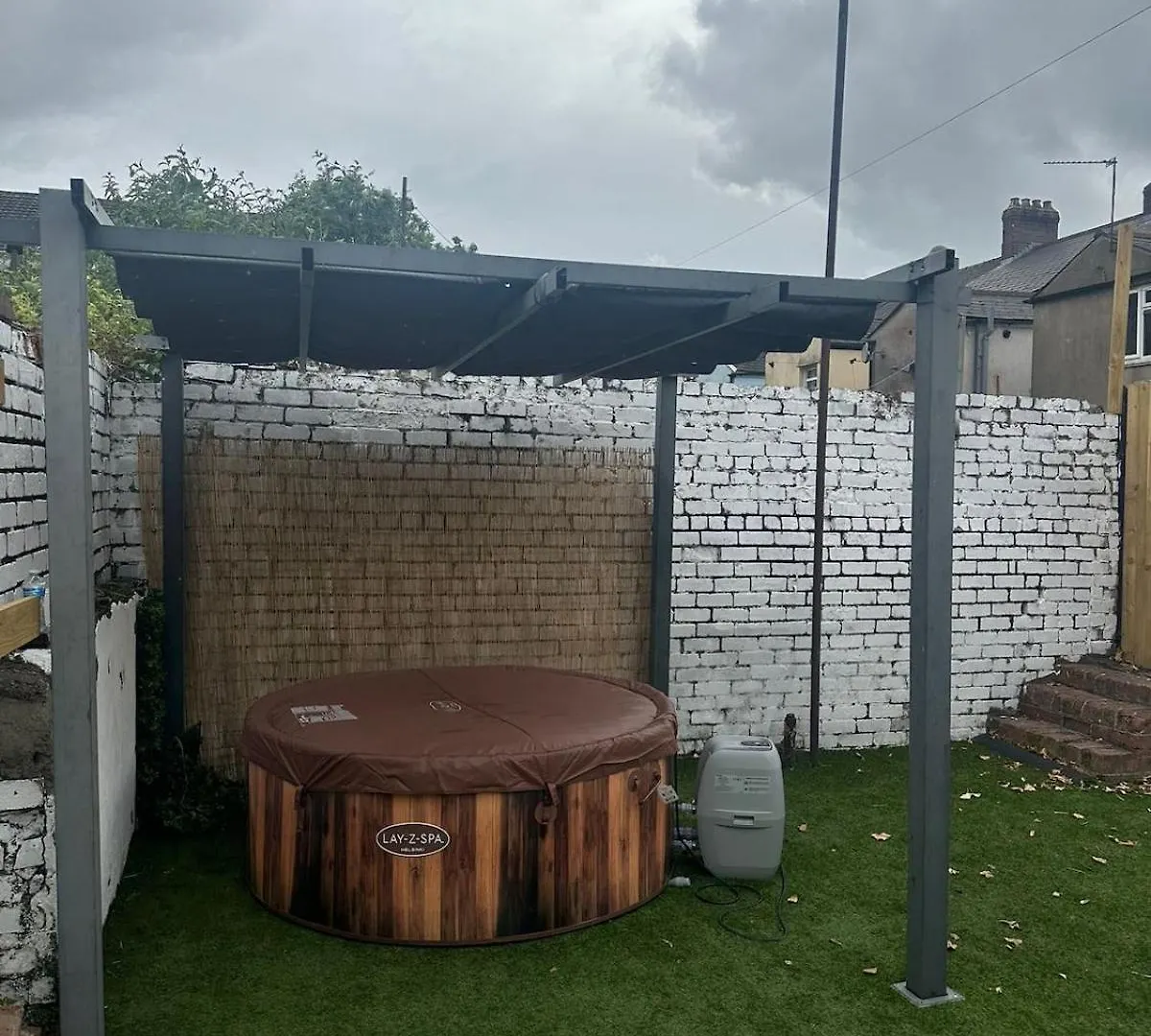 4 Bed House With Garden And Hot Tub - Near City Centre Cardiff 0*,  Storbritannien