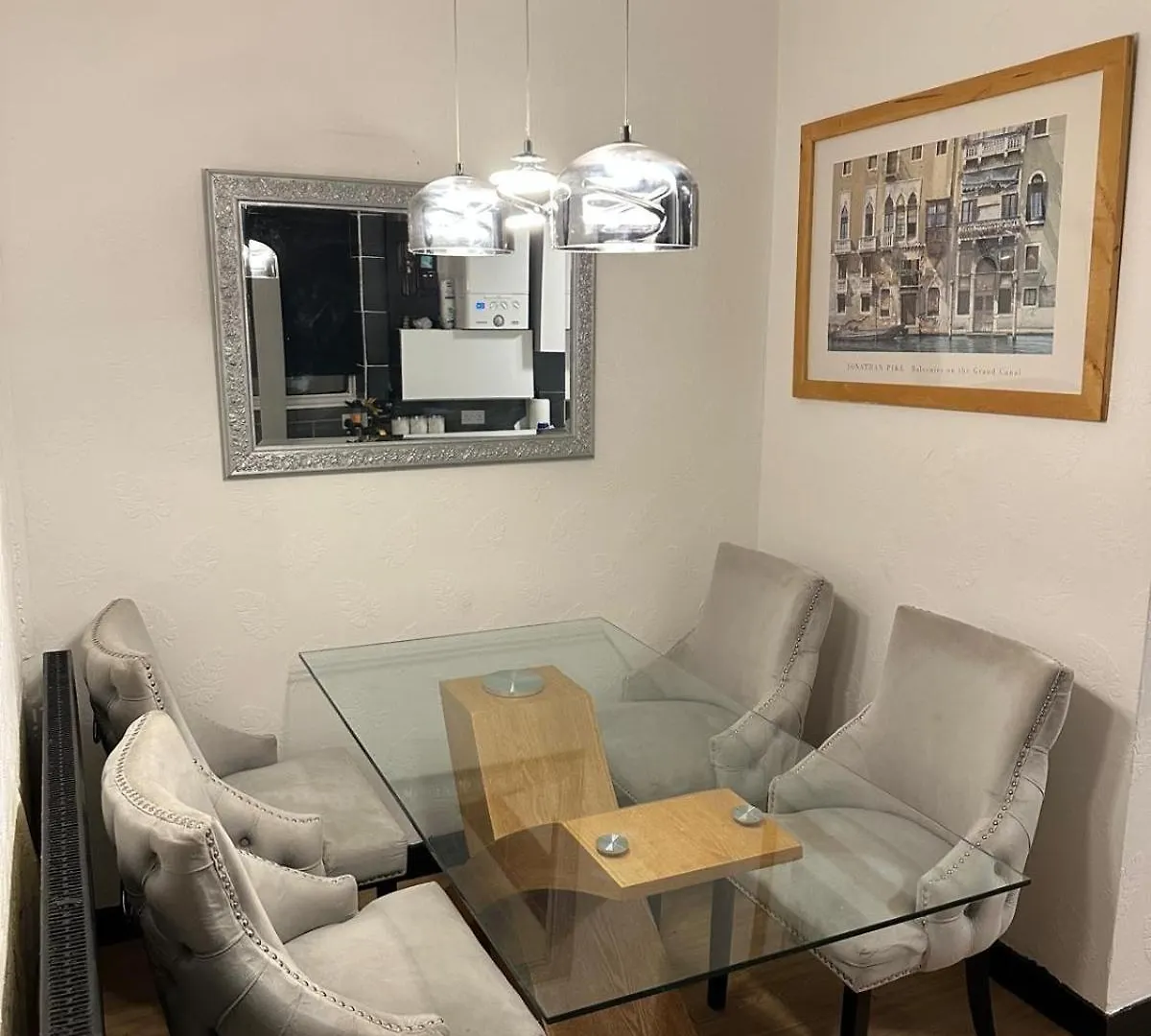 Semesterbostad 4 Bed House With Garden And Hot Tub - Near City Centre Cardiff Storbritannien