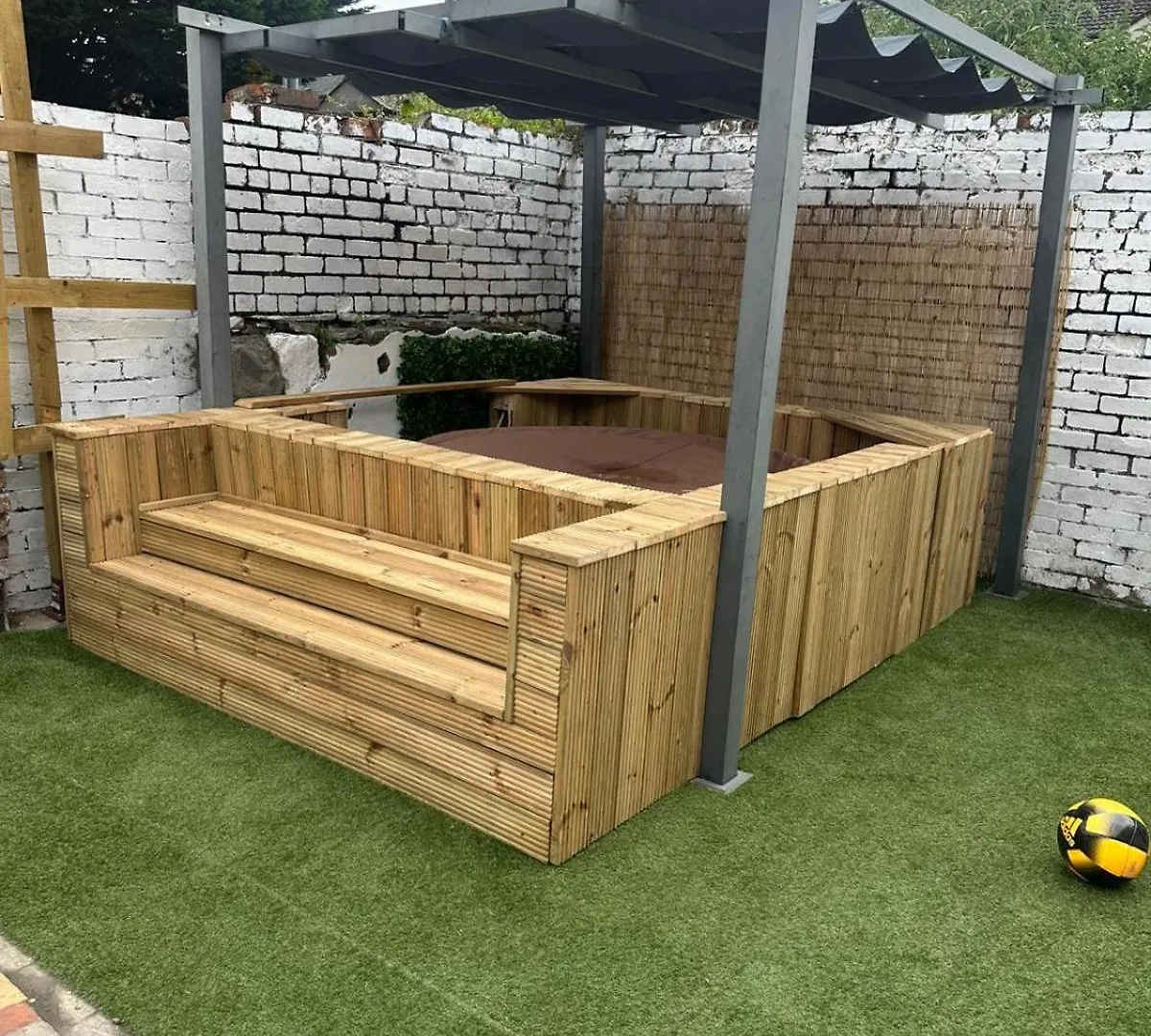 4 Bed House With Garden And Hot Tub - Near City Centre Cardiff